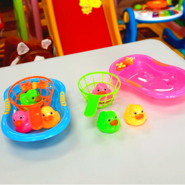 Baby in Tub w/Toys FTS17662