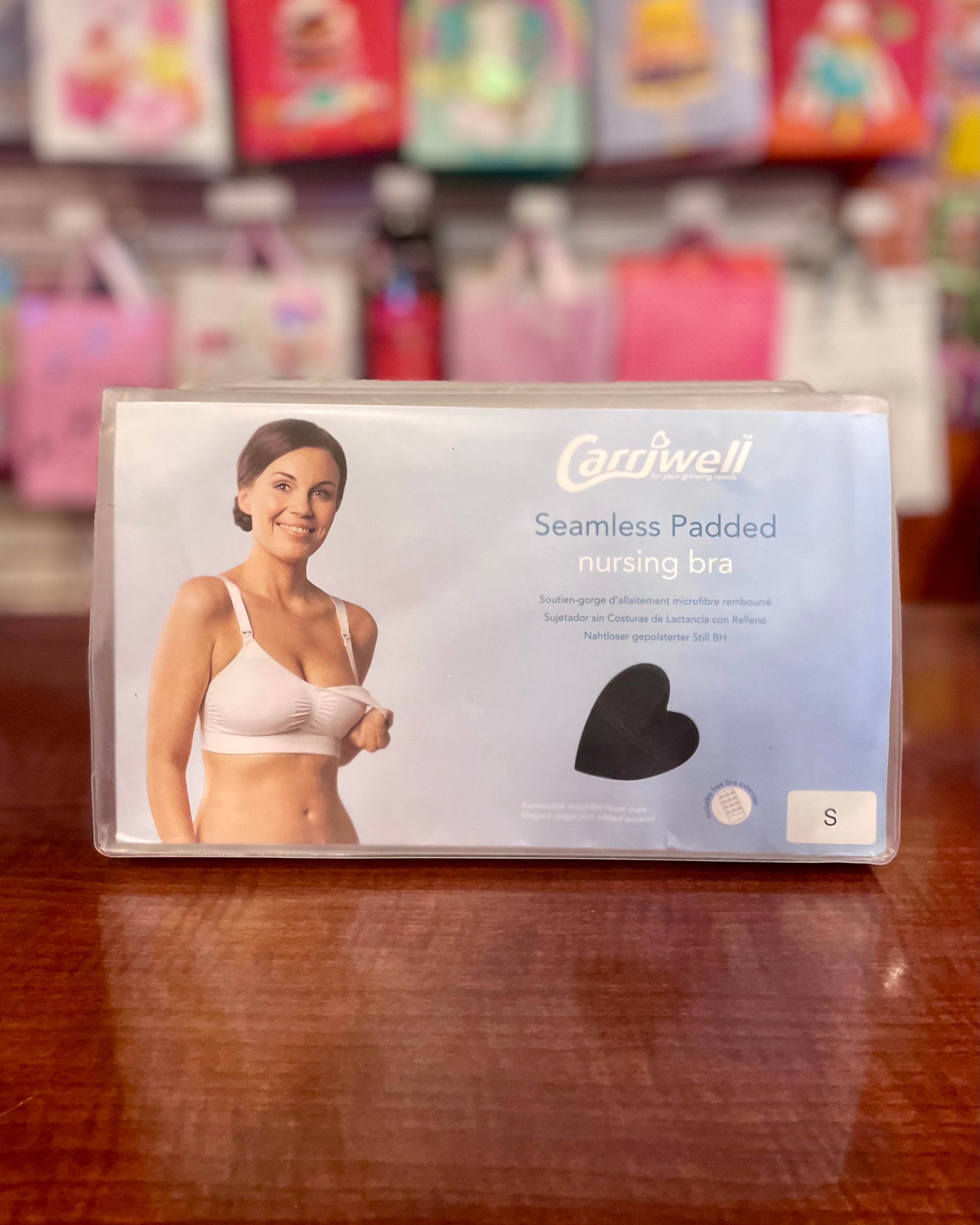 Don't let your bra get in the way 🙅‍♀️ Our nursing bras come with  Quickstrap® clips that detach for easy, convenient nursing!